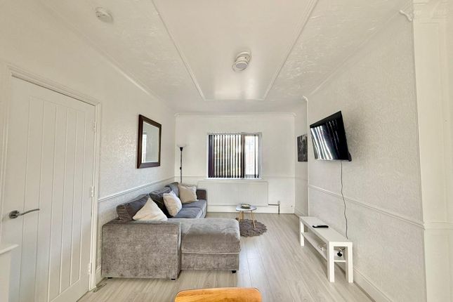 42 Gainsborough Road, DAGENHAM photo 3