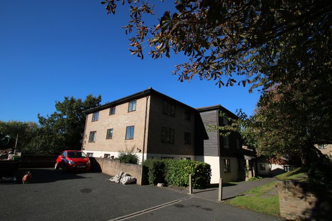 28, Fairbairn Close, Purley photo 5