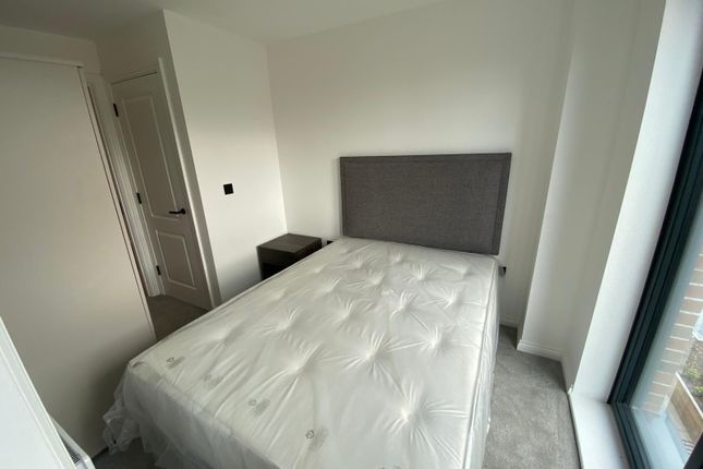 Flat to rent in Whitehall Road, Leeds