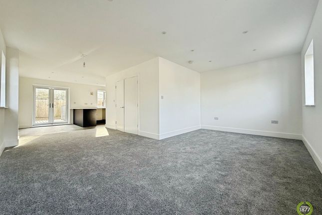 75 Tockholes Road, Darwen photo 2