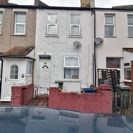 Thumbnail Terraced house for sale in Myrtle Road, Hounslow