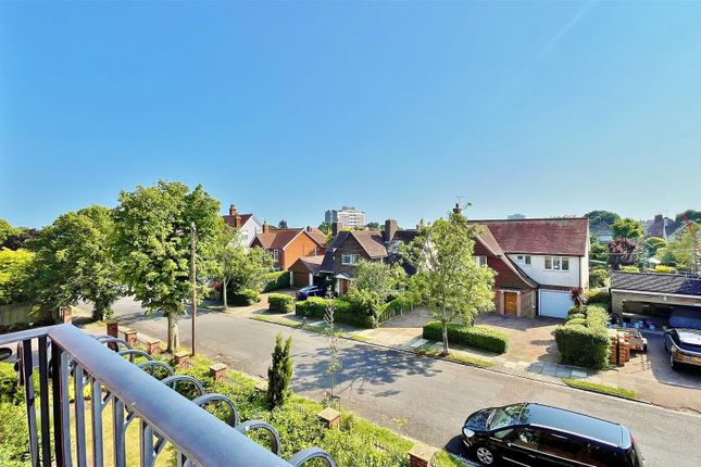 Apartment 14, Victoria Gardens, Hadleigh Road, Frinton-on-Sea photo 2