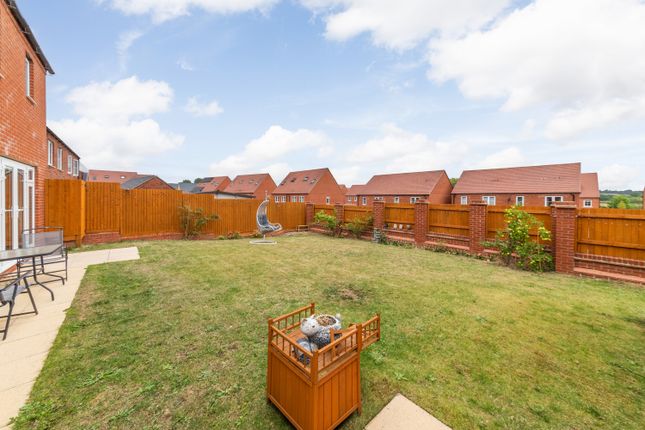 10, Longdon Crescent, Banbury photo 4