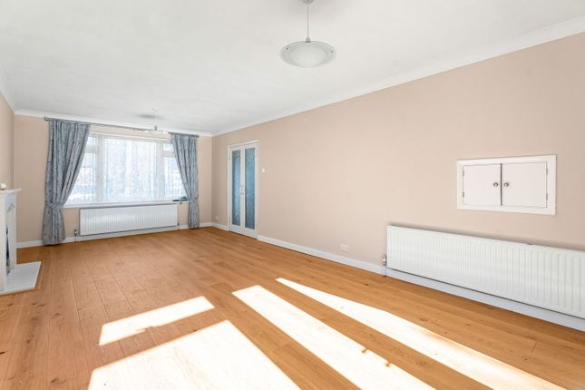 2, Lawford Close, Rickmansworth photo 3