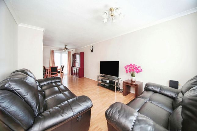 End terrace house for sale in Surrey Street, Luton