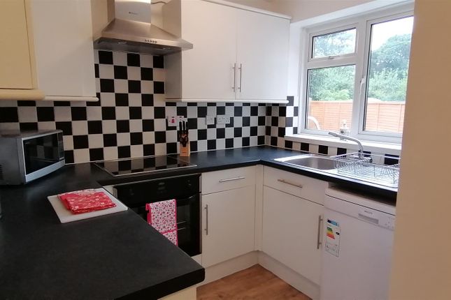 Room 4, 47, Earls Court, Amesbury photo 3