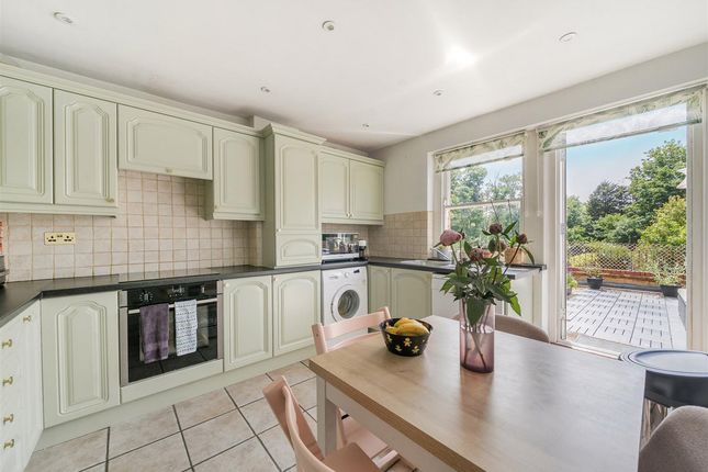 Flat Flat B, 109, Dartmouth Road, London photo 4