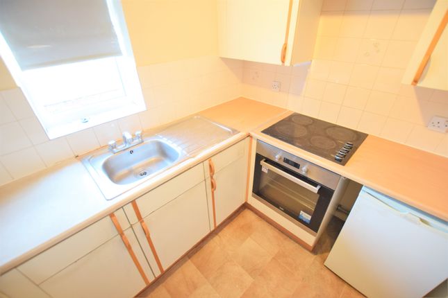 Flat to rent in Springfield Drive, Ilford