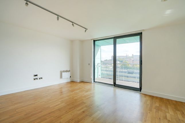 Apt 5 24 Wicker Riverside, Sheffield photo 3