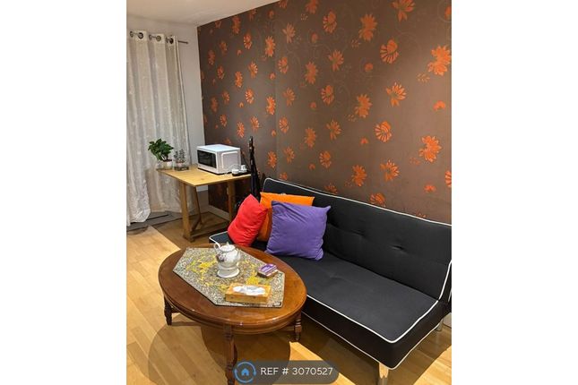 Flat  Olivia Court, Tapster Street, Barnet photo 4