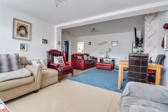 28, Westwood Gardens, Benfleet photo 4
