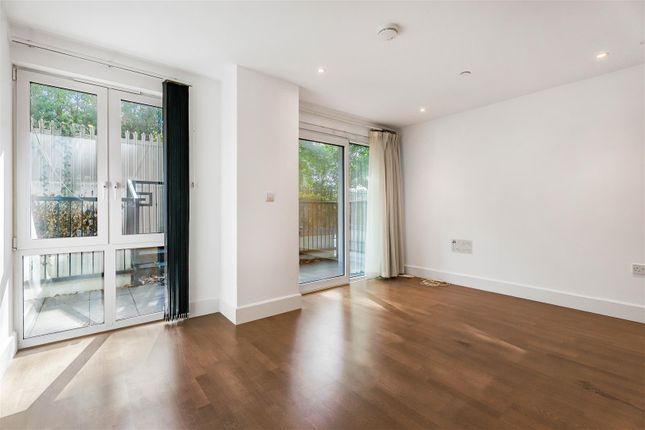 Flat 4, 17, Henry Macaulay Avenue, Kingston Upon Thames photo 2