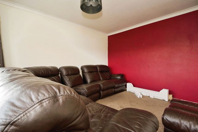 525, Wakefield Road, Huddersfield photo 5