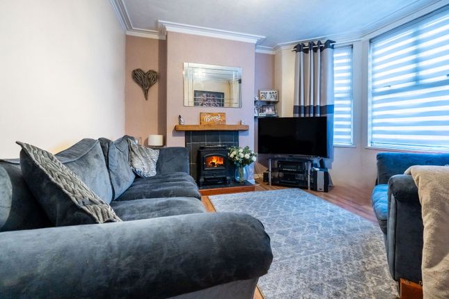 135, Thomas Street, Caerphilly photo 2