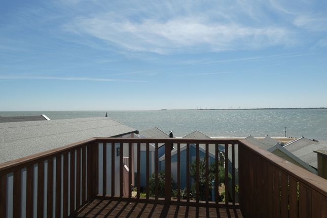 Beach hut 58, Victoria Esplanade, West Mersea photo 2