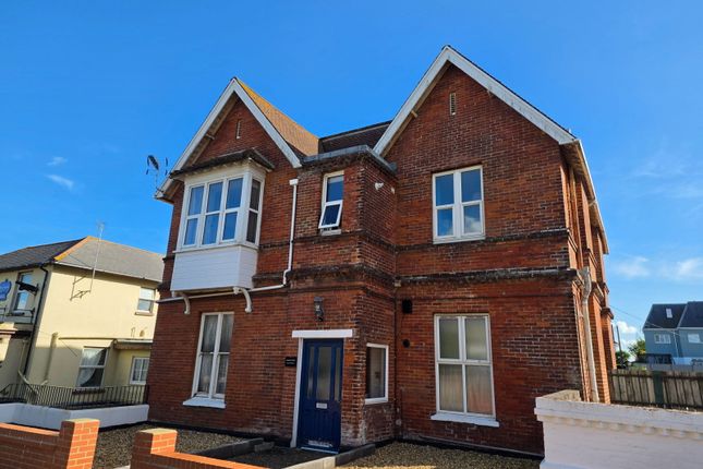 2-bed flat on Beachfield Road, Sandown, £895/mo