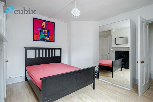 Flat for sale in Peacock Street, Elephant And Castle