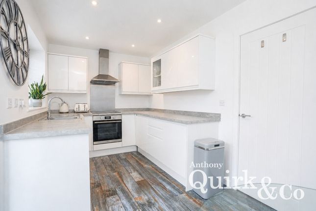 31, Westman Road, Canvey Island photo 4