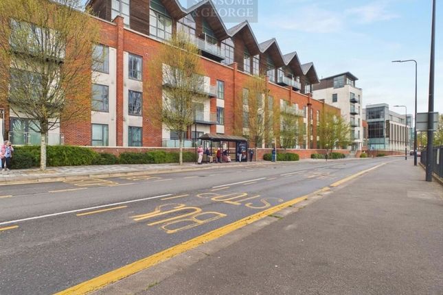 2-bed flat on Flat 3 Baily,, Park Way, Newbury, £200,000