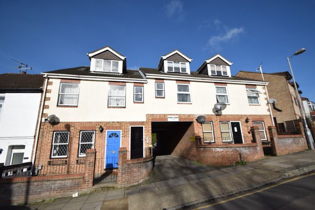 Flat to rent in Ryans Court, Ridgway Road, Luton, Bedfordshire