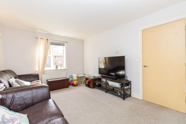Flat for sale in Forsythia Drive, Clayton-Le-Woods, Chorley, Lancashire
