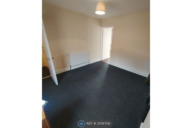 Flat, Hendford Hill, Yeovil photo 3