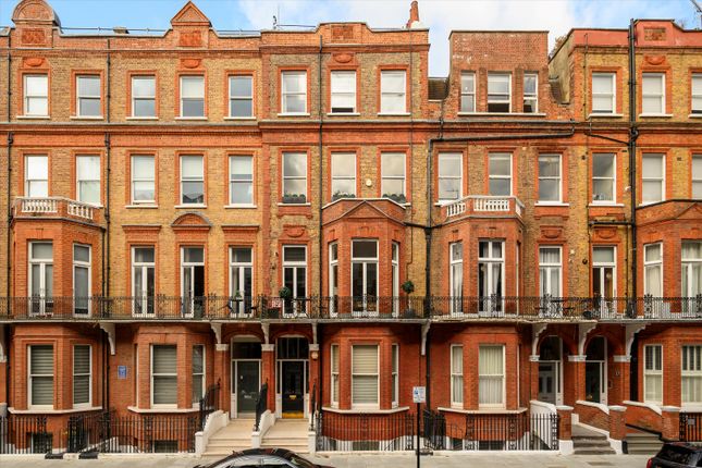 33, Rosary Gardens, London photo 4
