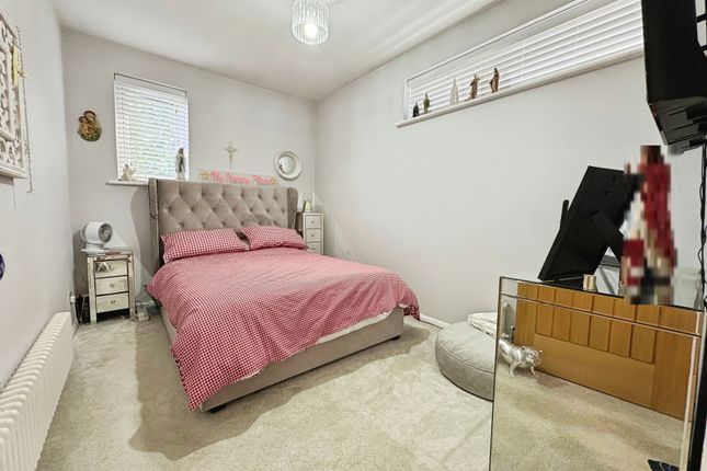 6, Lawday Place, Farnham photo 3