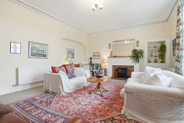 7 Strawberry Bank, Linlithgow photo 4