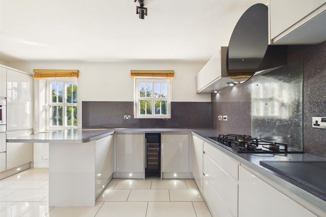 9, Tudor Close, Brough photo 2