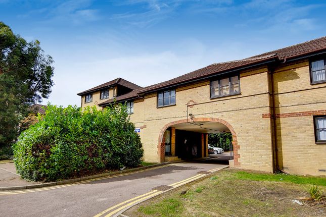 Flat 53B, Hickory Close, London photo 2