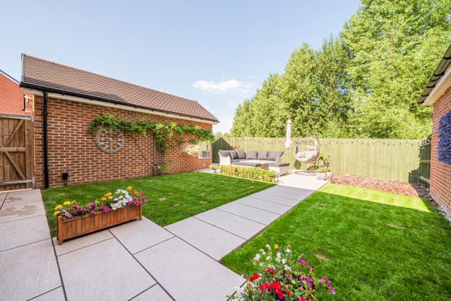 58, Compass Rose Road, Ash Green photo 3