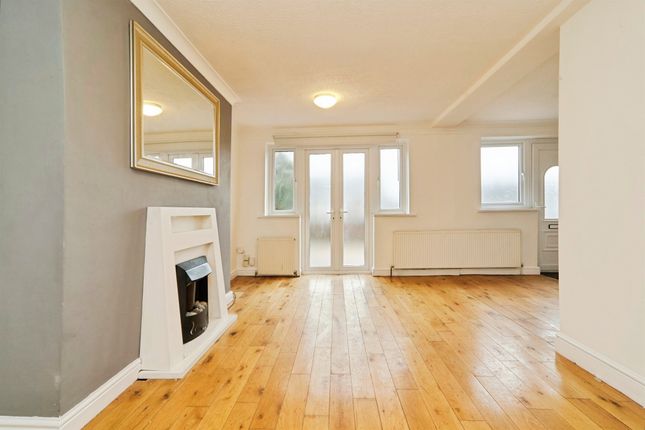 4, Kent Avenue, Pudsey photo 3