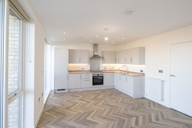 Flat for sale in Commerical Way, Peckham