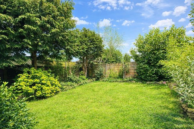 35 Shropshire Drive, Glossop photo 2