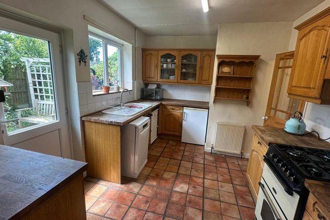 16, Orchard Close, Hereford photo 3
