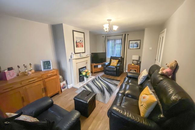 80, Manor Drive, Grantham photo 4