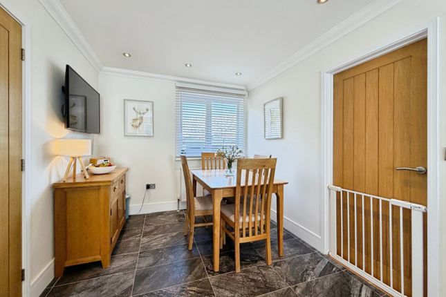 4, Willow Close, Hythe photo 4