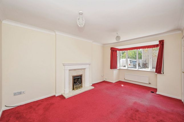 11, Stewart Close, Burton-on-Trent photo 2