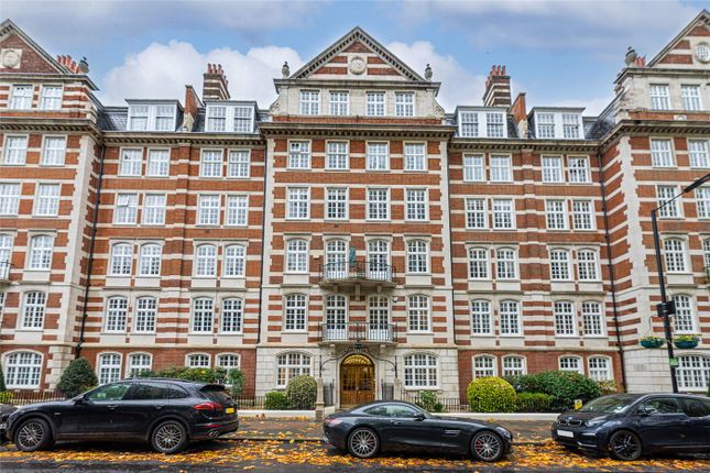 Flat to rent in Hanover House, St John's Wood High Street, London
