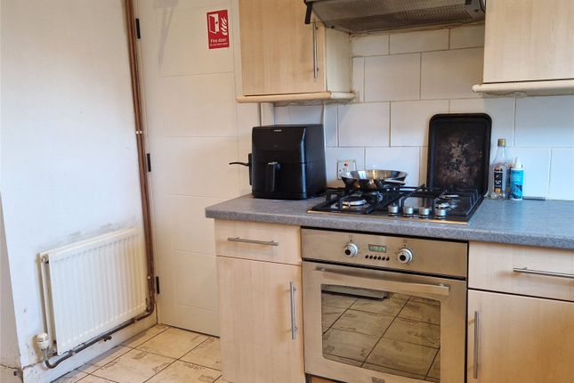 Room 2, 2, Dedworth Drive, Berkshire photo 5