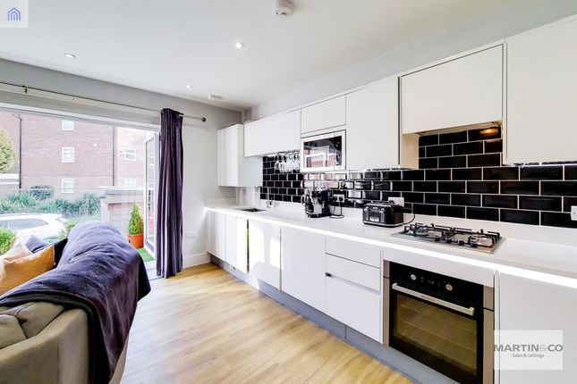 Thumbnail Flat for sale in Heronsgate, The Avenue, East Croydon