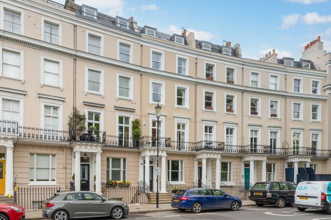 Flat to rent in Royal Crescent, Notting Hill, London