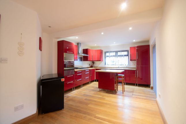 32b Church Road, Newport photo 3