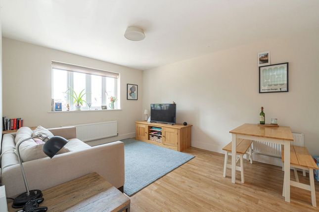 8, Dunnell Close, Sunbury-On-Thames photo 3