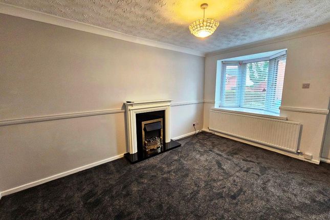 8, Ribblesdale Close, Heywood photo 3