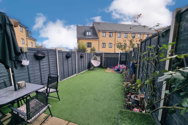 Town house for sale in Swansfield Road, Greenhithe