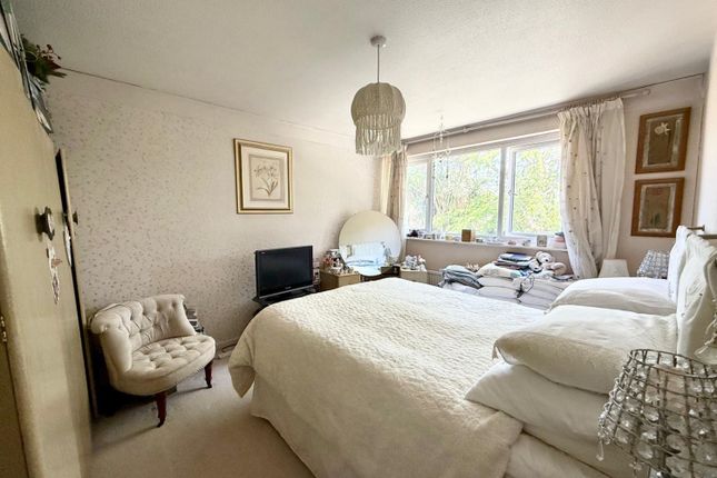 73, The Gower, Egham photo 4