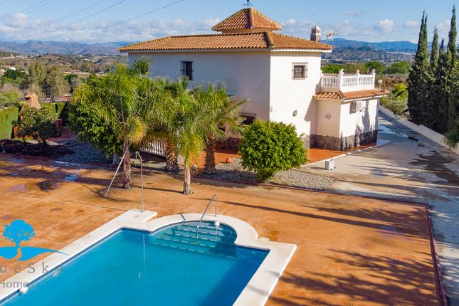 Country house for sale in Alhaurin De La Torre, Malaga, Spain