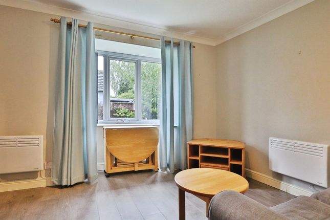 9, Manor House Croft, Leeds photo 3
